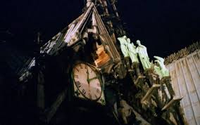 Notre-Dame : une sœur quasi-jumelle de l'horloge brûlée miraculeusement retrouvée Notre-Dame : une sœur quasi-jumelle de l'horloge brûlée miraculeusement retrouvée