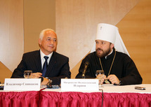 Mgr Hilarion: "La musique est un langage paticulier avec lequel les hommes communiquent non seulement entre eux, mais aussi avec Dieu" Mgr Hilarion: "La musique est un langage paticulier avec lequel les hommes communiquent non seulement entre eux, mais aussi avec Dieu"