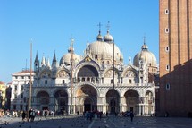 Mgr Nestor a pris part à l'assemblée de clôture de la visite du pape Benoît XVI à Venise