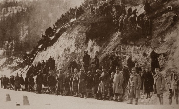 La chapelle russe au col de Vršič en Slovénie