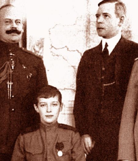 Dans l'église russe, on essaie de trouver un emplacement pour le musée privé créé à Oxford par le professeur des enfants de Nicolas II. Dans l'église russe, on essaie de trouver un emplacement pour le musée privé créé à Oxford par le professeur des enfants de Nicolas II.