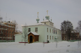 L'Église orthodoxe investit les bâtiments soviétiques