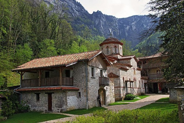 En mémoire de l'archimandrite Placide (Deseille) : « Un morceau du Mont Athos » sur le sol de France.