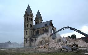 En Allemagne, une église rasée pour faire place à une mine de charbon En Allemagne, une église rasée pour faire place à une mine de charbon