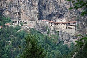 Liturgie historique sous haute tension au monastère de Sumela, en Turquie