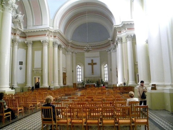La façade de l’église catholique Sainte-Catherine a été restaurée pour l’ouverture de la Coupe du monde de foot La façade de l’église catholique Sainte-Catherine a été restaurée pour l’ouverture de la Coupe du monde de foot