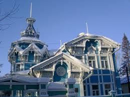 TOMSK: dentelles des ornements architecturaux en bois