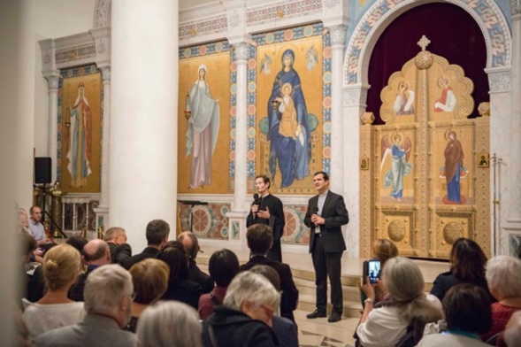« Les voix de l’unité » futurs prêtres catholiques et orthodoxes chantent pour la reconstruction d'églises en Syrie « Les voix de l’unité » futurs prêtres catholiques et orthodoxes chantent pour la reconstruction d'églises en Syrie