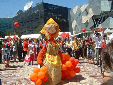 MASLENNITSA – LE « MARDI GRAS » RUSSE QUI DURE UNE SEMAINE ! MASLENNITSA – LE « MARDI GRAS » RUSSE QUI DURE UNE SEMAINE !