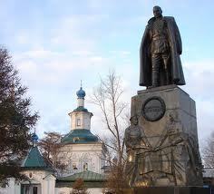 Le patriarche Cyrille a déposé un bouquet  au pied  de la statue de l’amiral Koltchak