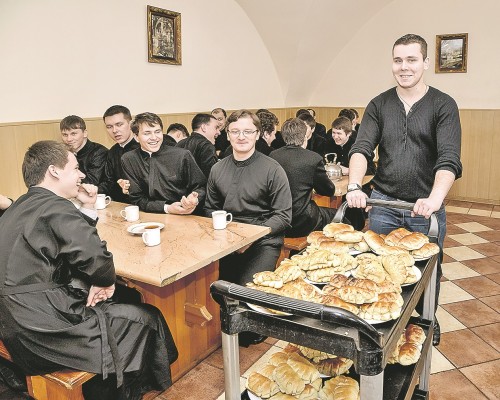 RUSSIE : AFFLUX DE VOCATIONS DANS LES SÉMINAIRES RUSSIE : AFFLUX DE VOCATIONS DANS LES SÉMINAIRES
