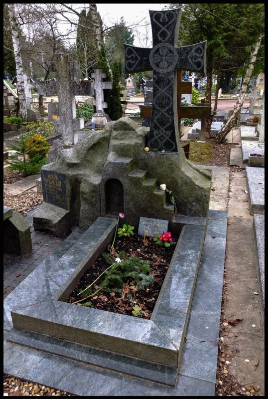 Un nouveau livre sur le cimetière russe « UN COIN DE RUSSIE A SAINTE-GENEVIÈVE-DES-BOIS » Un nouveau livre sur le cimetière russe « UN COIN DE RUSSIE A SAINTE-GENEVIÈVE-DES-BOIS »