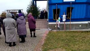 Le cortège funèbre tente d’accaparer l’église Le cortège funèbre tente d’accaparer l’église
