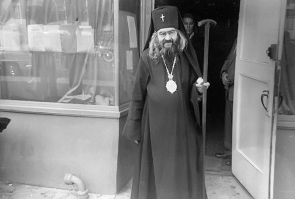 Bernard Le Caro: SAINT JEAN DE SHANGHAÏ ÉTAIT-IL « SCHISMATIQUE » ? Bernard Le Caro: SAINT JEAN DE SHANGHAÏ ÉTAIT-IL « SCHISMATIQUE » ?