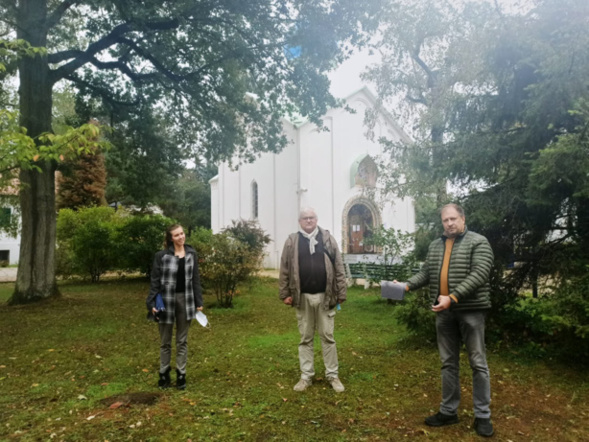 La terre recueillie sur le terrain paroissial de la nécropole russe de Sainte-Geneviève-des-Bois a été transférée dans une nouvelle église à Sébastopol à l’occasion du 100e anniversaire de « l’Exode russe » La terre recueillie sur le terrain paroissial de la nécropole russe de Sainte-Geneviève-des-Bois a été transférée dans une nouvelle église à Sébastopol à l’occasion du 100e anniversaire de « l’Exode russe »