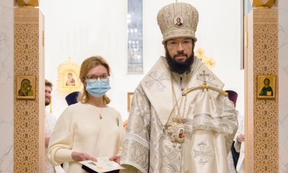 Le prêtre Nikolaï Tikhonchuk et le diacre Marc Andronikof, des professionnels de la santé, ont été décorés de médailles de l’Église orthodoxe russe « Gratitude patriarcale » pour leur lutte contre l’épidémie de coronavirus