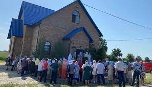 Une paroisse de l’Église orthodoxe ukrainienne, spoliée de son bâtiment cultuel par « l’église d’Ukraine », a bâti une nouvelle église Une paroisse de l’Église orthodoxe ukrainienne, spoliée de son bâtiment cultuel par « l’église d’Ukraine », a bâti une nouvelle église