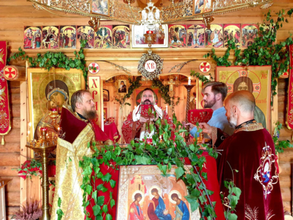 Un hiérarque de l’Église roumaine a célébré la liturgie à l’église russe Saint-Olaf de Stiklestad