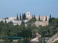 ISRAEL : Mgr Fouad Twal se rend au monastère catholique de Beit Jamal, visé par un cocktail molotov et des graffitis