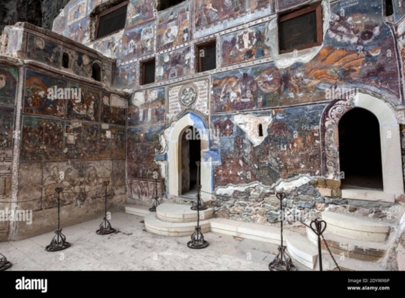 L'Église orthodoxe russe condamne la discothèque au monastère de Sumela à Trabzon L'Église orthodoxe russe condamne la discothèque au monastère de Sumela à Trabzon