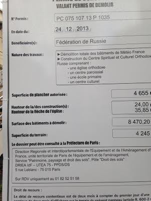 Annonce récemment apposée sur le portique des bâtiments de Météo France Annonce récemment apposée sur le portique des bâtiments de Météo France