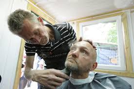 Un atelier de coiffure destiné aux SDF à  Moscou