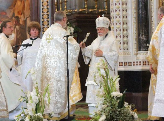 La Fraternité de la Transfiguration célèbre son 25e anniversaire, une liturgie est officiée à la cathédrale du Christ Sauveur
