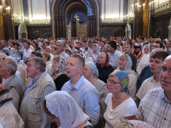 La Fraternité de la Transfiguration célèbre son 25e anniversaire, une liturgie est officiée à la cathédrale du Christ Sauveur