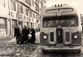 SAINT NICOLAS DANS L’AUTOBUS - 1965