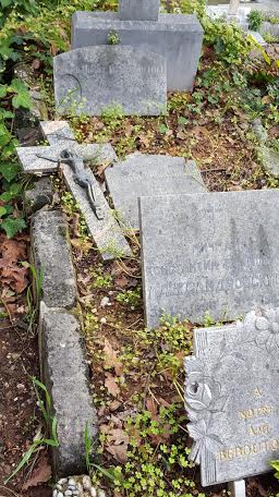 Une publication datée de 2012: Portes closes au cimetière russe de Nice et photos récentes (2016) Une publication datée de 2012: Portes closes au cimetière russe de Nice et photos récentes (2016)