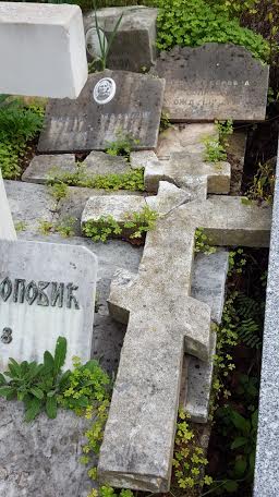 Une publication datée de 2012: Portes closes au cimetière russe de Nice  et photos récentes (2016)