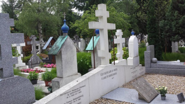 L’association de jeunesse « Chersonèse » a remis en ordre et aménagé près de 50 tombes au cimetière de Sainte Geneviève des Bois L’association de jeunesse « Chersonèse » a remis en ordre et aménagé près de 50 tombes au cimetière de Sainte Geneviève des Bois
