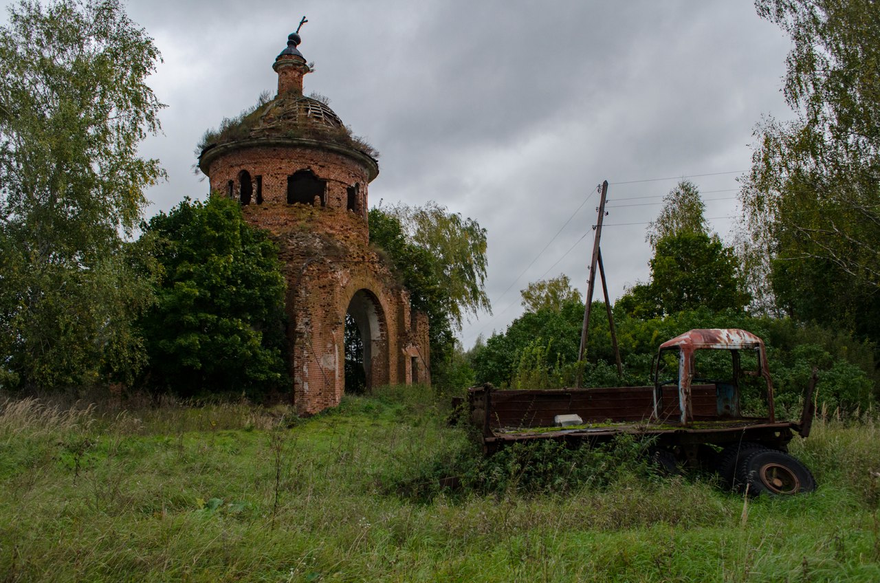 A Moscou s'est ouverte une exposition de photos "Que cache le silence des ruines", dédiée aux églises orthodoxes détruites à l'époque soviétique...