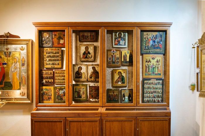 Un vétéran de la Wehrmacht remet une collection d’icônes anciennes à une église russe