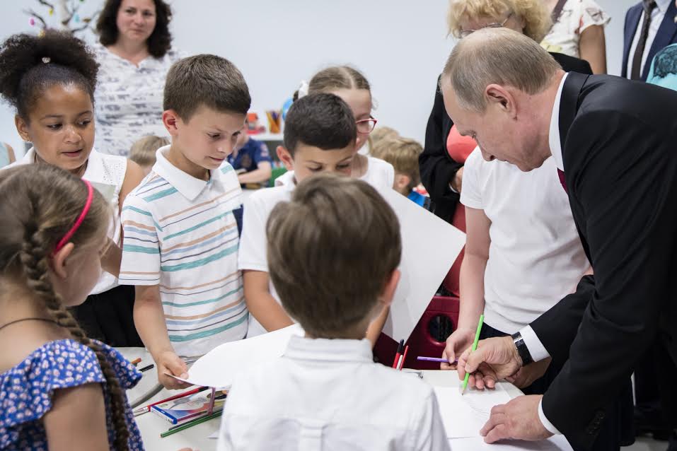 Le président Poutine s’est rendu dans les écoles du Centre orthodoxe