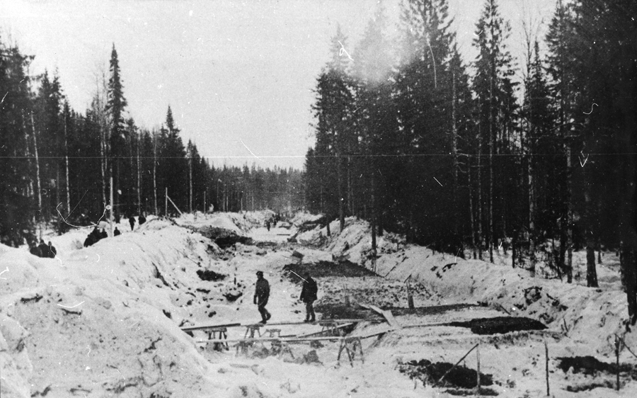 1928 - Michel Tchernobyl était un homme profondément pieux...