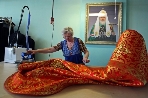 Les chasubles modernes du clergé russe sont des vêtements hautement technologiques