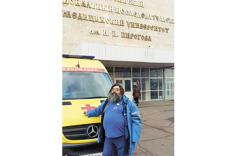 Un prêtre - médecin urgentiste, raconte comment il cumule son métier avec sa vocation