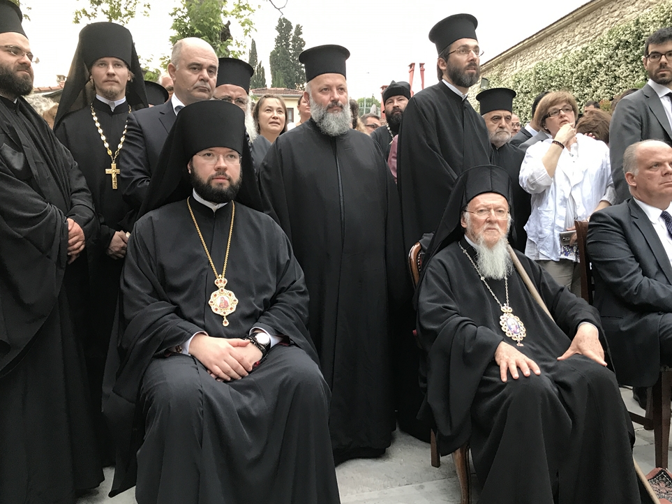 Un représentant de l’Église orthodoxe russe participe à la célébration de la fête de S. S. le patriarche Bartholomée de Constantinople