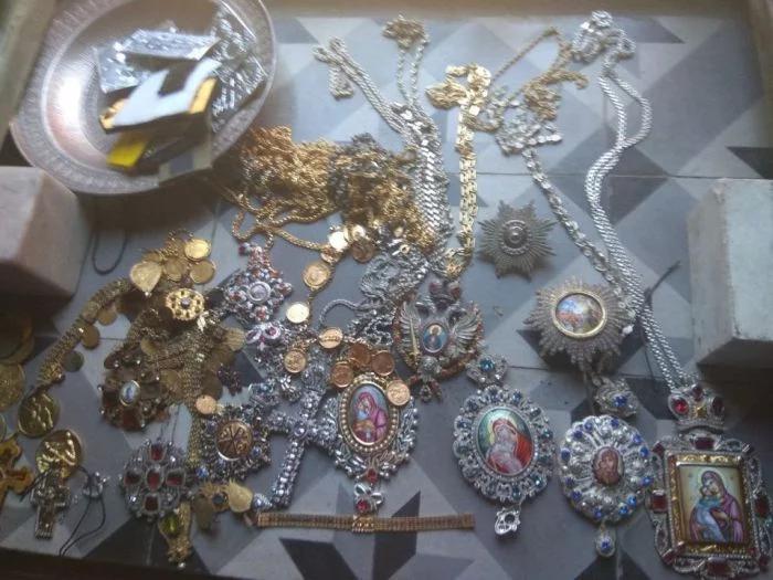 Mont Athos: VOL DES BIJOUX DE NOTRE DAME D'IVÉRIE