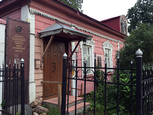 Un monument aux nouveaux-martyrs le père Paul Florensky, la Grande-duchesse Élisabeth et l'archimandrite Kronid est inauguré à Sergiev Possad