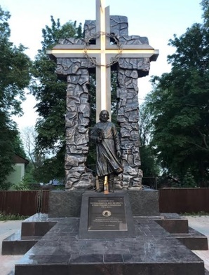 Un monument aux nouveaux-martyrs le père Paul Florensky, la Grande-duchesse Élisabeth et l'archimandrite Kronid est inauguré à Sergiev Possad