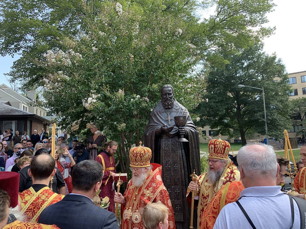 Lors de la célébration du 70ème anniversaire de la paroisse russe de Washington, un monument à Saint-Jean de Cronstadt a été inauguré