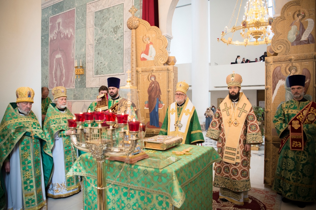 Concélébration de la divine liturgie à la cathédrale de la Sainte Trinité à Paris