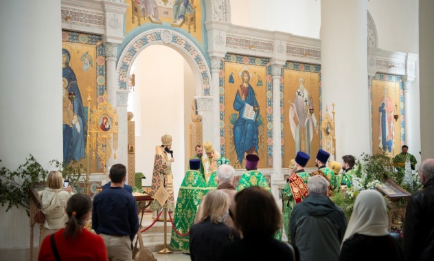 Concélébration de la divine liturgie à la cathédrale de la Sainte Trinité à Paris