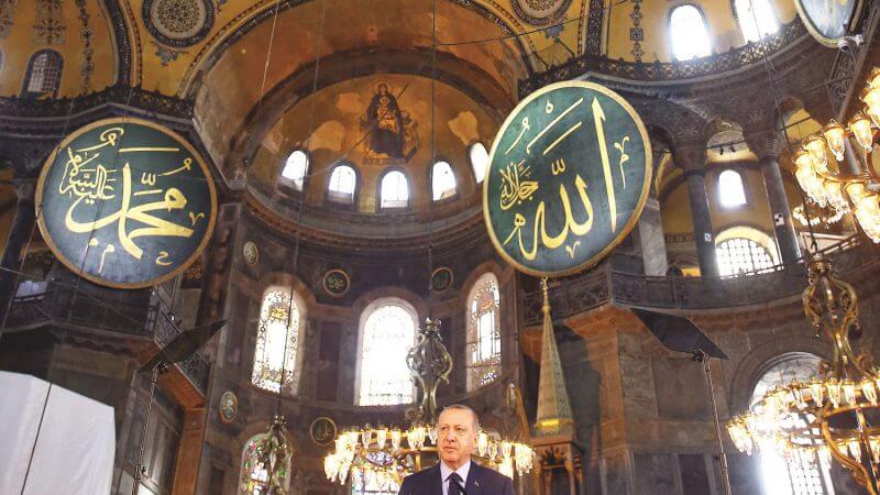 La France veut que Sainte-Sophie à Istanbul reste "ouvert à tous"! Erdogan rejette les critiques sur le projet du musée Sainte-Sophie à Istanbul