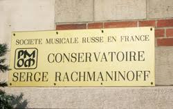 Marina Politova, maître de chorale de la cathédrale de la Sainte Trinité à Paris, va devenir responsable de la chaire des chorales du conservatoire Rachmaninov.