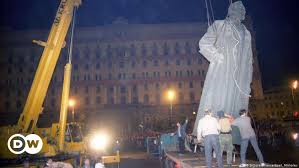 La communauté orthodoxe s'est fermement opposée à la restauration du monument au bourreau Dzerzhinsky à  la place de la Loubianka