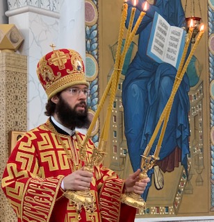  Mgr Antoine a  conféré le droit de porter un genouiller au père Maxime Politov  et a ordonné diacre Daniel Naberejny