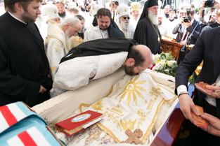 L’archevêque Job aux obsèques du métropolite Vladimir de Kiev